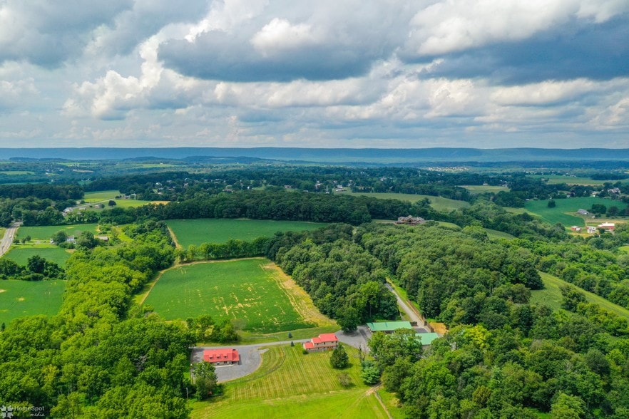 180 Nazareth Dr, Nazareth, PA 18064