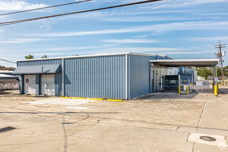 Value-Add Industrial | Income-Generating portfolio of 3 properties for sale on LoopNet.com - Building Photo - Image 3 of 16