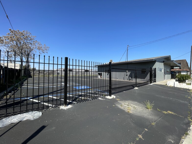 201 W Alameda St, Manteca, CA for lease - Building Photo - Image 2 of 11