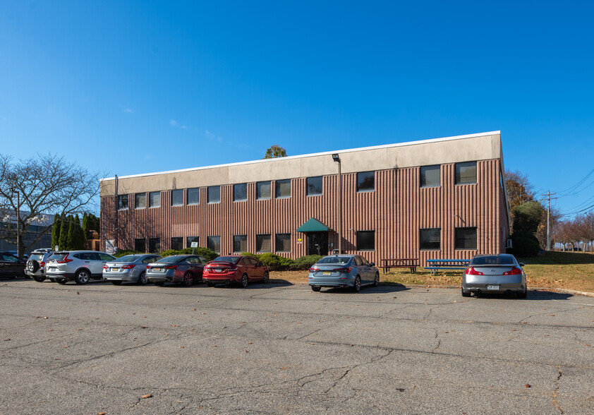 170 Williams Dr, Ramsey, NJ for lease - Building Photo - Image 3 of 9