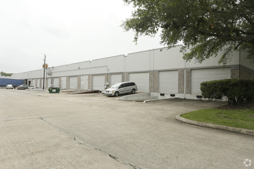 10515 Harwin Dr, Houston, TX for lease - Building Photo - Image 2 of 3