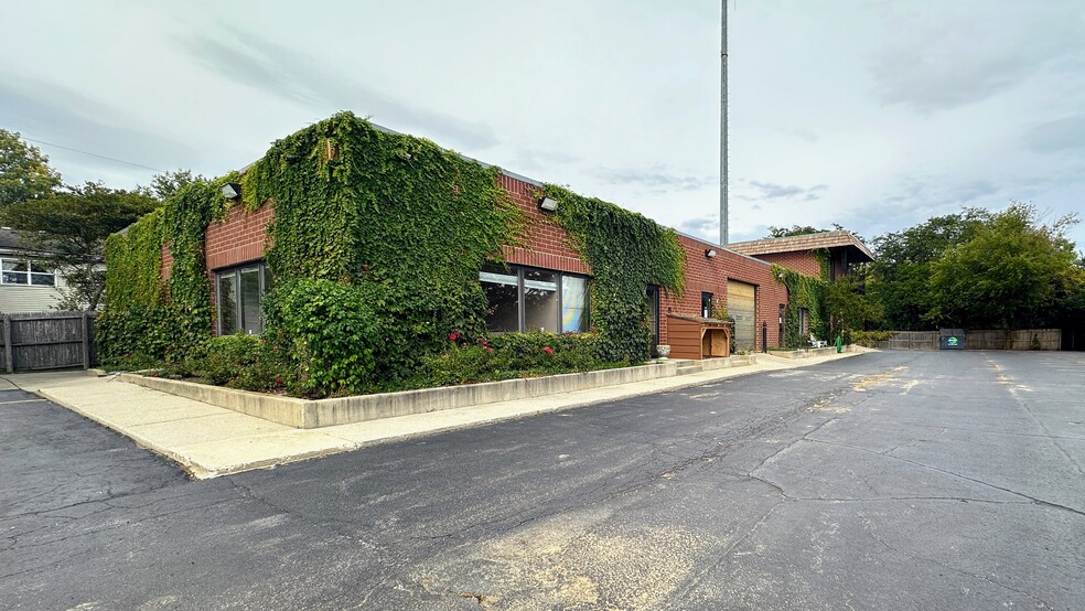 100 N Skokie Hwy, Lake Bluff, IL for lease - Building Photo - Image 3 of 3