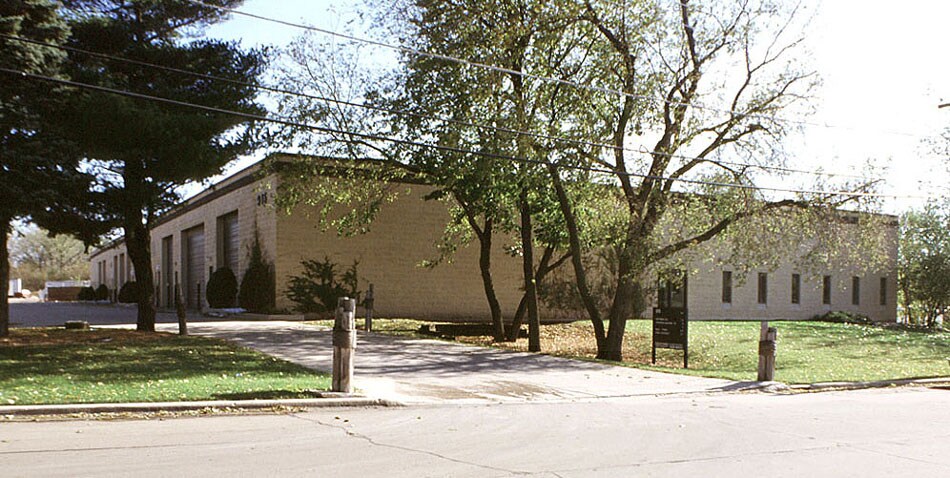 915 Riverside Dr, Elmhurst, IL for sale - Primary Photo - Image 1 of 1