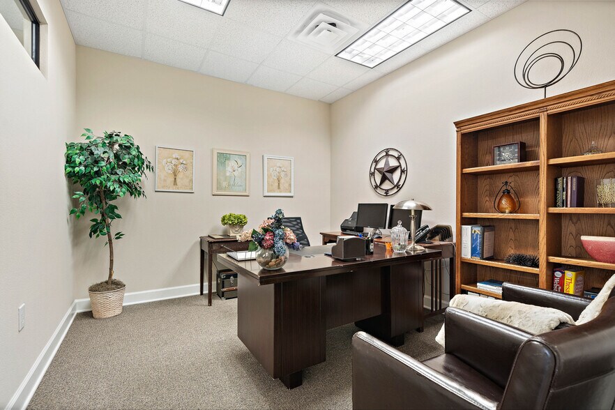 12440 Emily Ct, Sugar Land, TX for lease - Suite 202 - Image 1 of 8