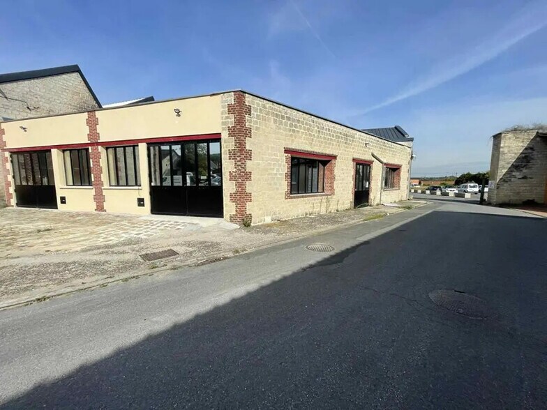 Flex in Asnières-sur-Oise for lease - Building Photo - Image 1 of 7