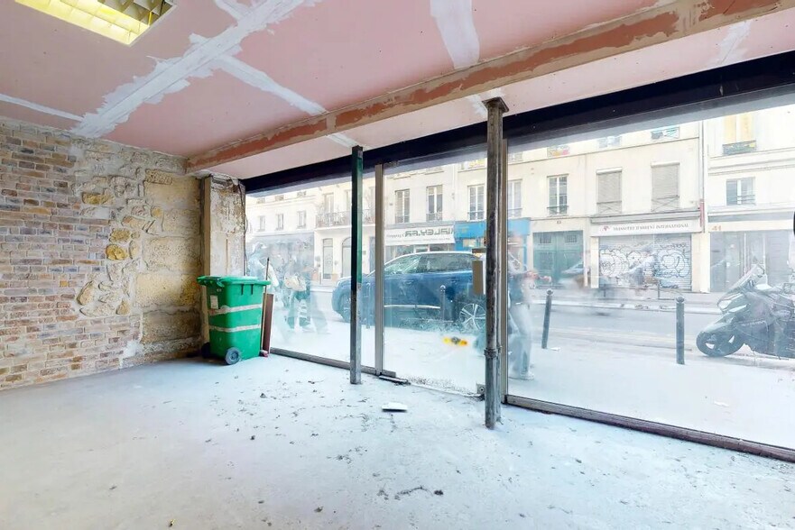 Retail in Paris for lease - Building Photo - Image 2 of 7