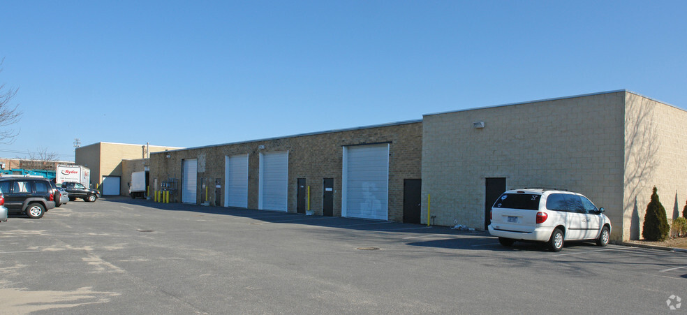 681 Grand Blvd, Deer Park, NY for lease - Building Photo - Image 2 of 7