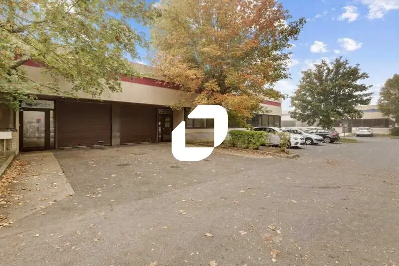 Flex in Bondoufle for lease - Building Photo - Image 1 of 8