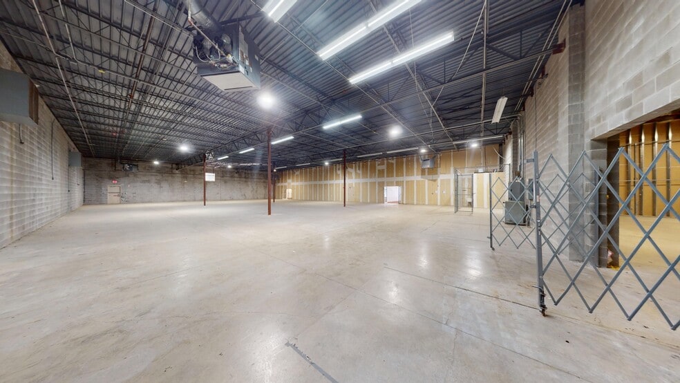 9821 N Interstate 35, Austin, TX for lease - Interior Photo - Image 2 of 7