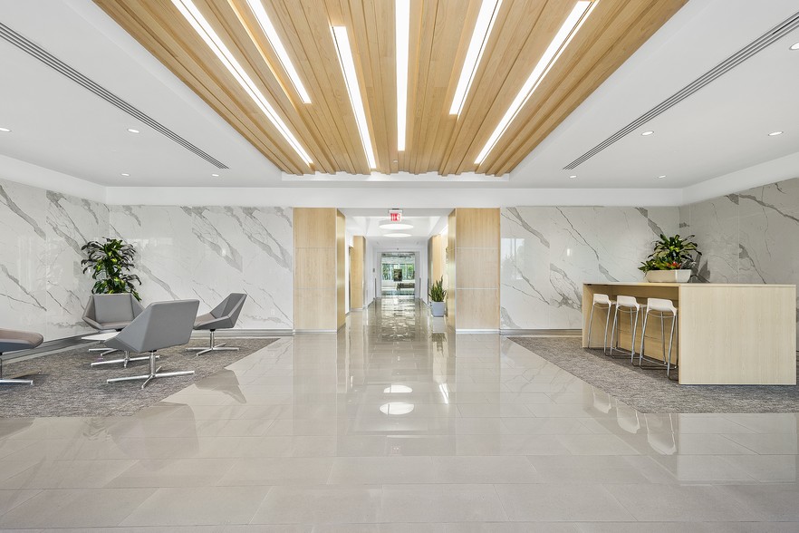 501 N 44th St, Phoenix, AZ for lease - Lobby - Image 2 of 10