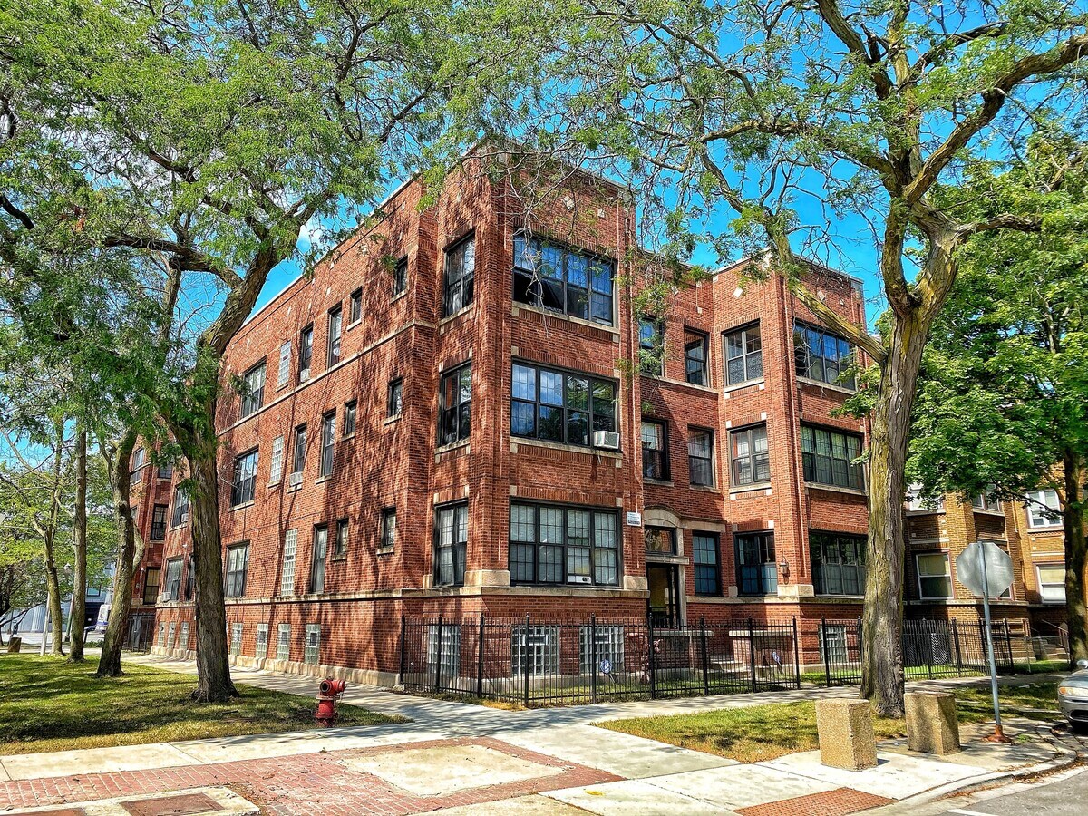 6754 S Cornell Ave, Chicago, IL 60649