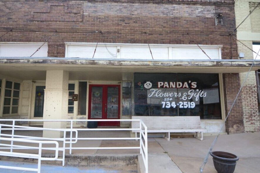 111 S Kent St, Gorman, TX 76454