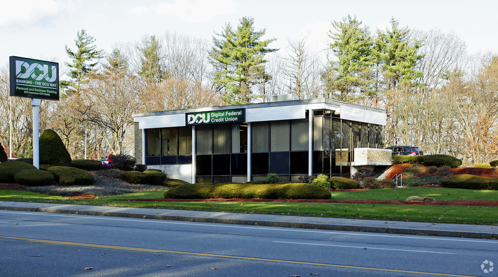 105 Daniel Webster Hwy, Merrimack, NH for sale - Building Photo - Image 1 of 1