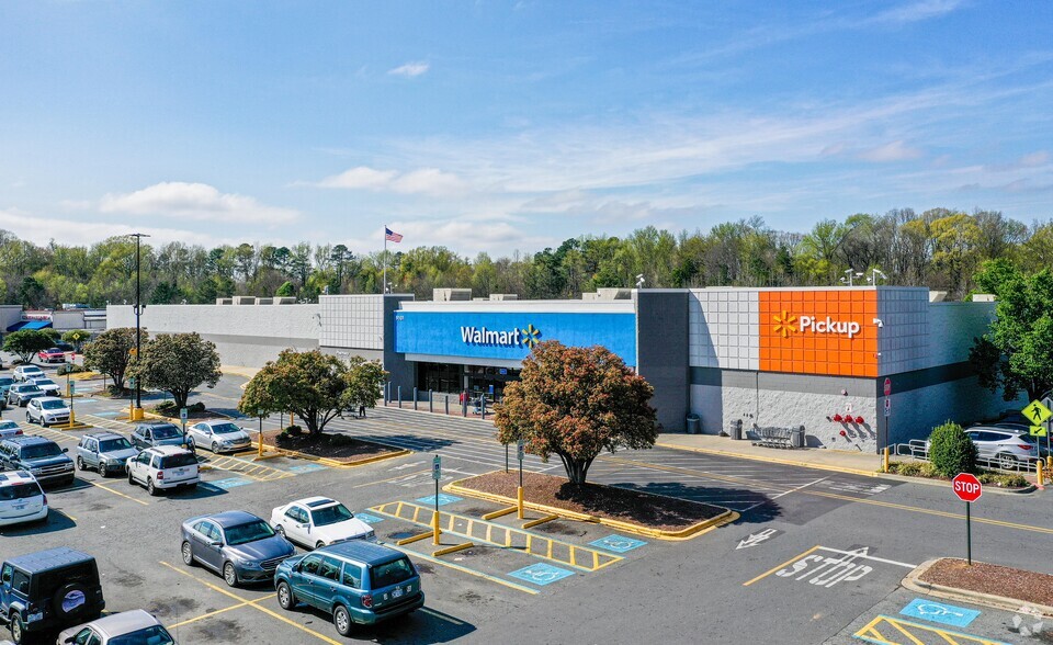 9021 Albemarle Rd, Charlotte, NC for lease - Building Photo - Image 2 of 3