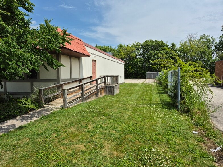 380 Lyndoch St, Corunna, ON for sale - Building Photo - Image 3 of 10