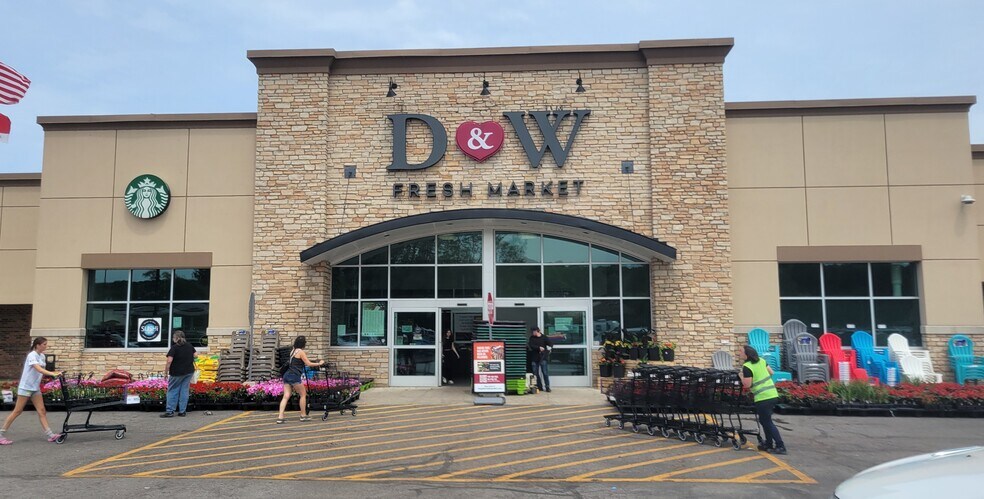 1163 N US Highway 31, Petoskey, MI for lease - Building Photo - Image 2 of 3