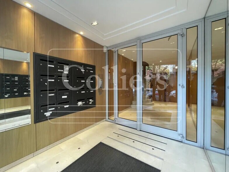 33 Rue Raffet, Paris for lease - Interior Photo - Image 2 of 6