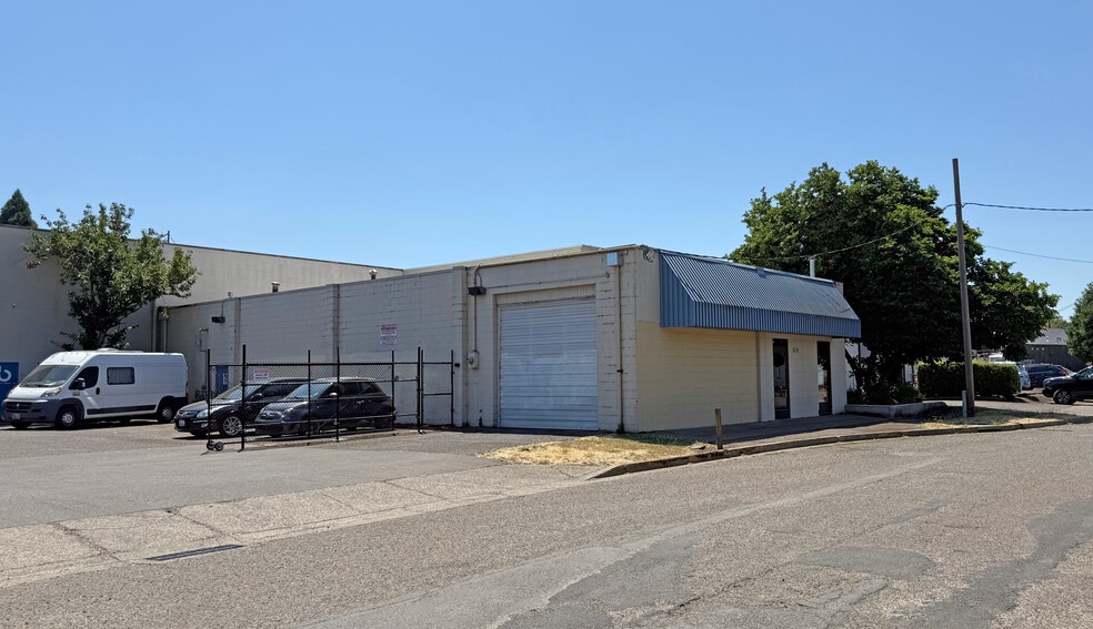 830-870 W 2nd Ave, Eugene, OR for lease - Building Photo - Image 2 of 3
