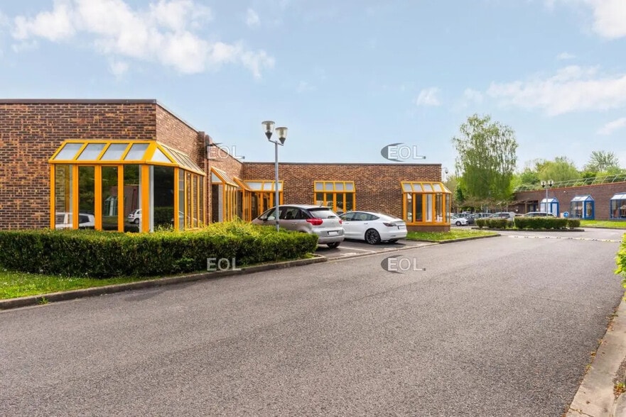 Flex in Croissy-Beaubourg for lease - Building Photo - Image 1 of 17