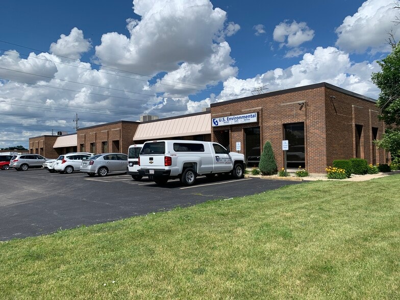 781-791 Industrial Dr, Elmhurst, IL for lease - Building Photo - Image 1 of 2