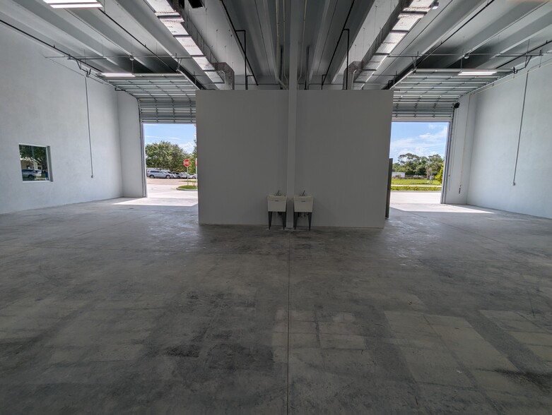 1518-1522 NE Braille Pl, Jensen Beach, FL for lease - Building Photo - Image 2 of 2