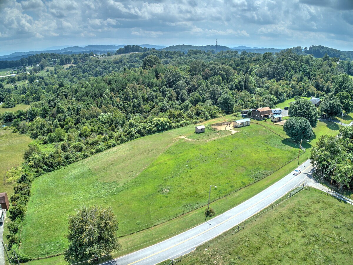 713 Mitchell Rd, Kingsport, TN 37663