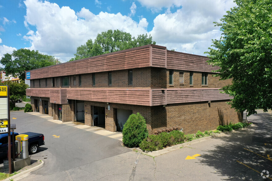 1315 W Larpenteur Ave W, Roseville, MN for lease - Building Photo - Image 2 of 2