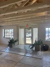 7909 N May Ave, Oklahoma City, OK for lease Interior Photo- Image 2 of 5