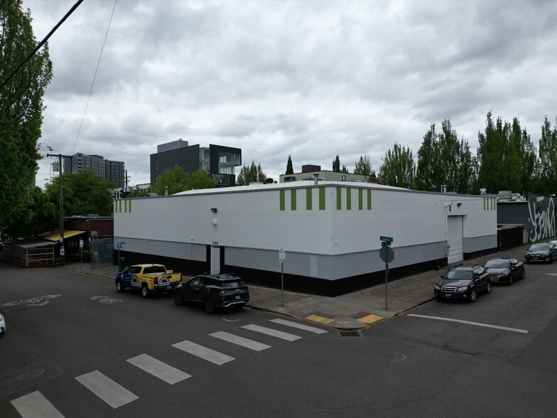 645 SE Ankeny St, Portland, OR for lease - Building Photo - Image 2 of 17