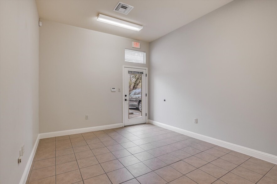 13284 Pond Springs Rd, Austin, TX for sale - Building Photo - Image 3 of 15