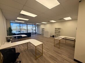 527 Barren Springs Dr, Houston, TX for lease Interior Photo- Image 2 of 5