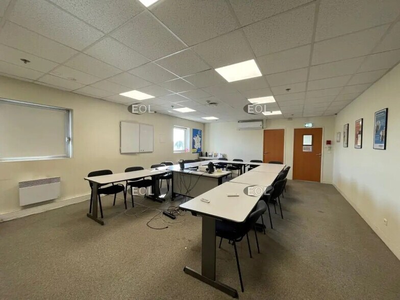 Office in Claye-Souilly for lease - Interior Photo - Image 1 of 4