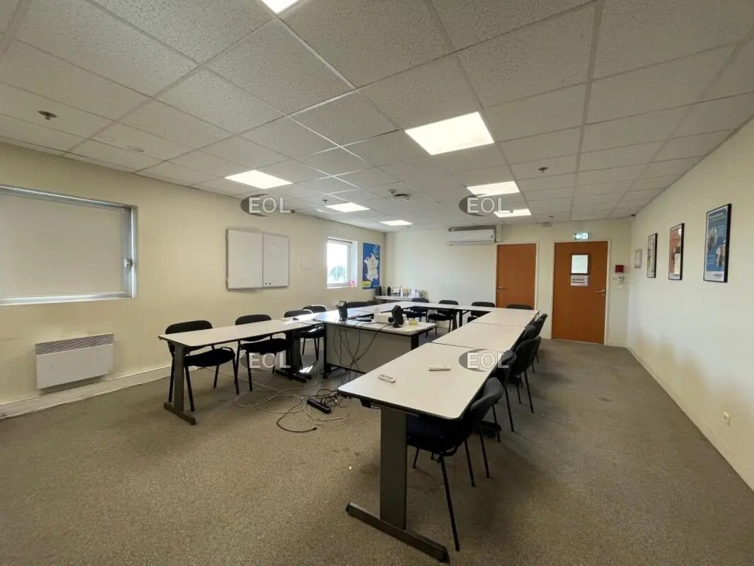 Office in Claye-Souilly for lease Interior Photo- Image 1 of 5
