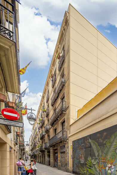 Retail in Barcelona, Barcelona for lease - Primary Photo - Image 1 of 1