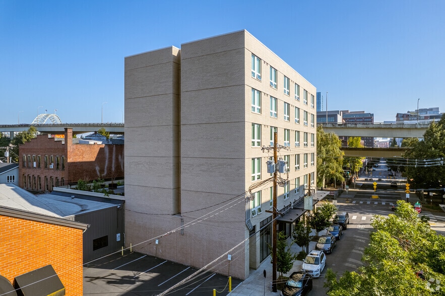 1611 NW Marshall St, Portland, OR for lease - Building Photo - Image 3 of 29