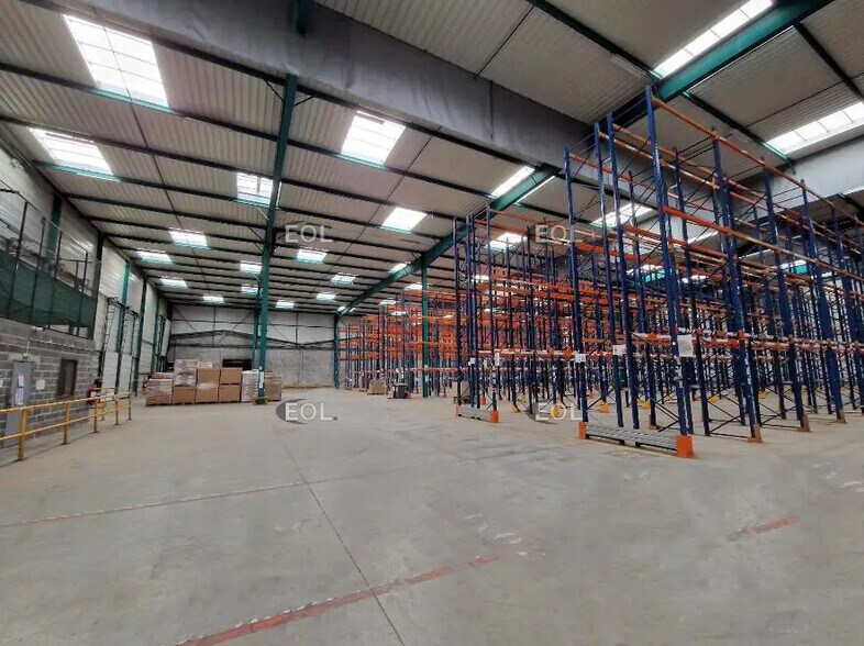 Industrial in Dourges for lease - Interior Photo - Image 2 of 6