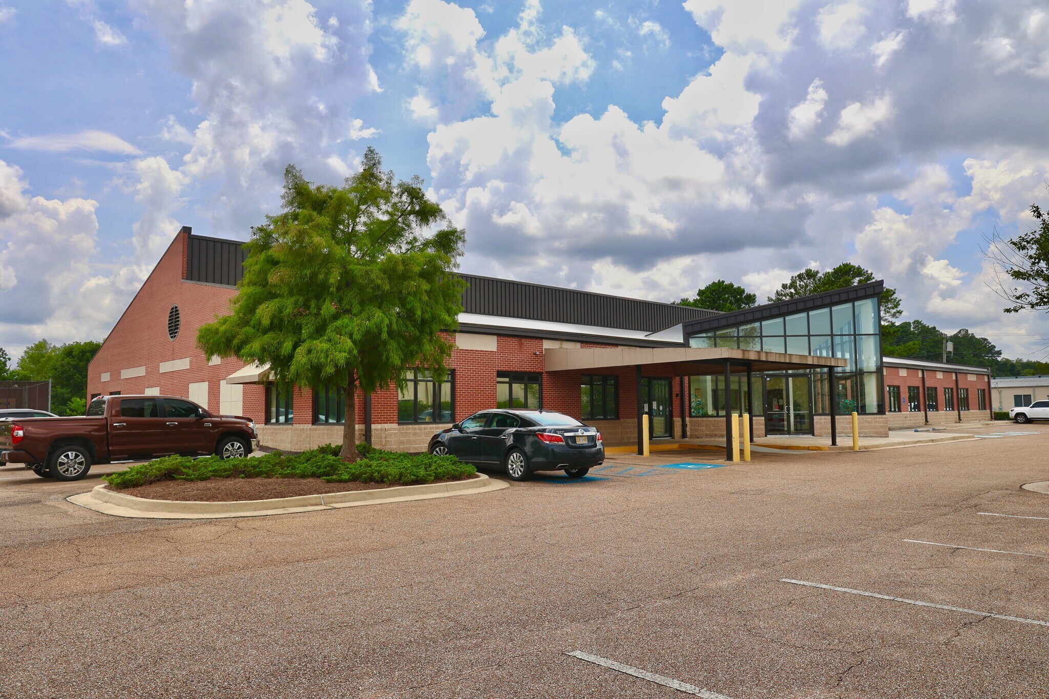 1010 Lakeland Square Ext, Flowood, MS for sale Primary Photo- Image 1 of 1