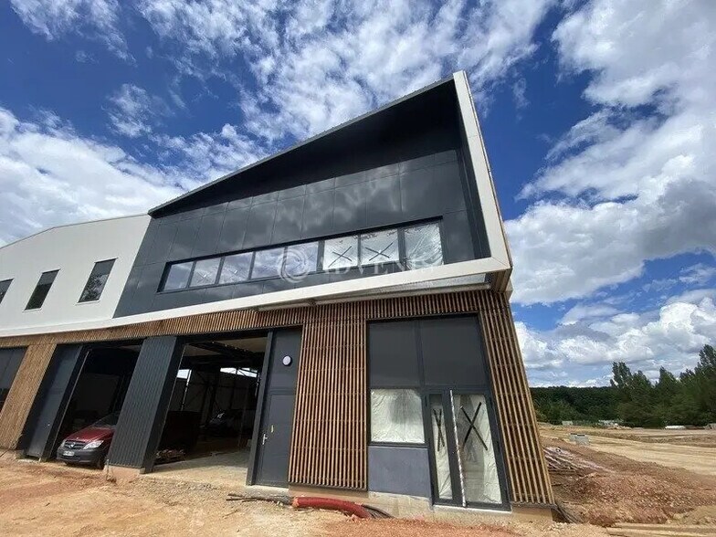 Flex in Plaisir for sale - Building Photo - Image 2 of 8