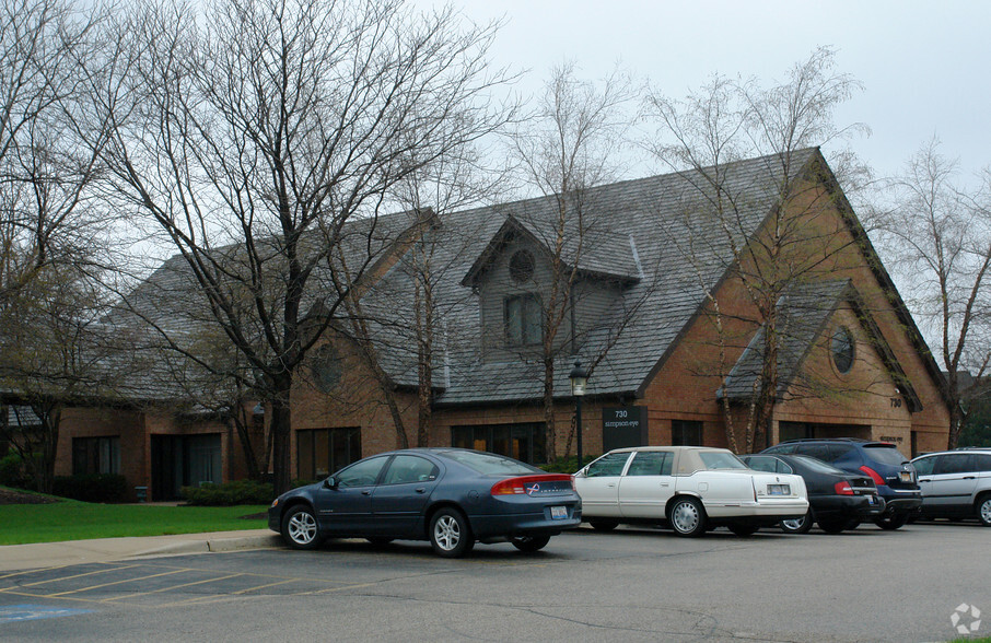 730 E Terra Cotta Ave, Crystal Lake, IL for lease - Building Photo - Image 2 of 10