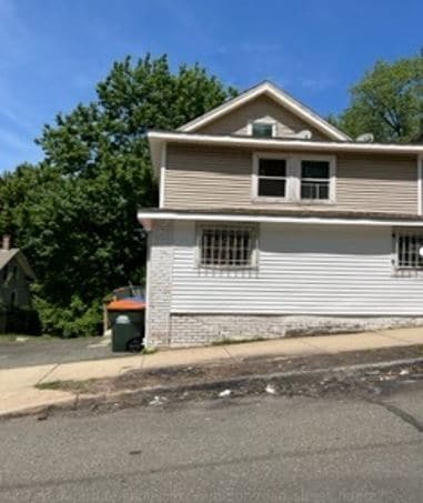 Meriden Ct Portolio portfolio of 11 properties for sale on LoopNet.com - Primary Photo - Image 2 of 5