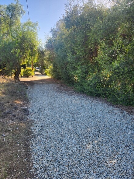 1252 Navel Pl, Vista, CA for lease - Primary Photo - Image 1 of 8