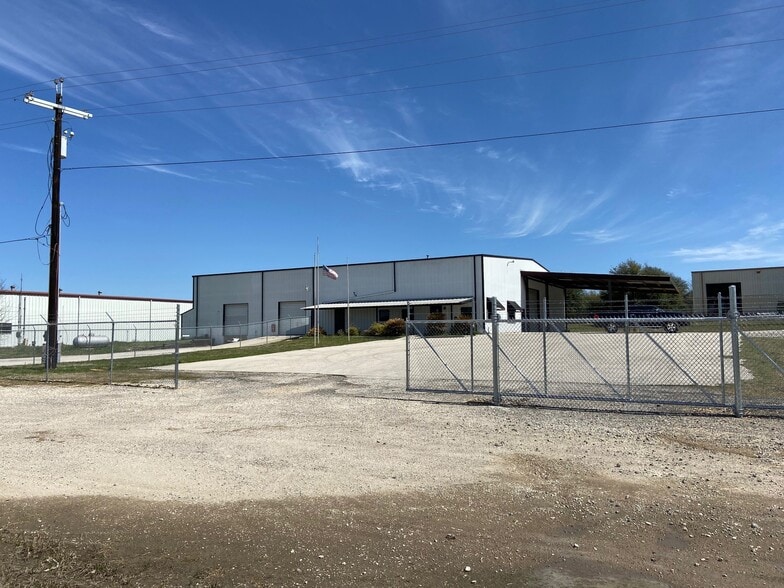 1900 E US Highway 90, Seguin, TX for lease - Building Photo - Image 2 of 15