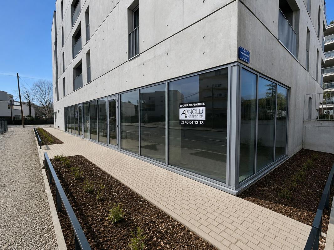 Retail in Nantes for lease Building Photo- Image 1 of 5