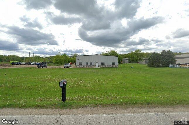 3751 Scenic Rd, Slinger, WI for lease - Building Photo - Image 2 of 3