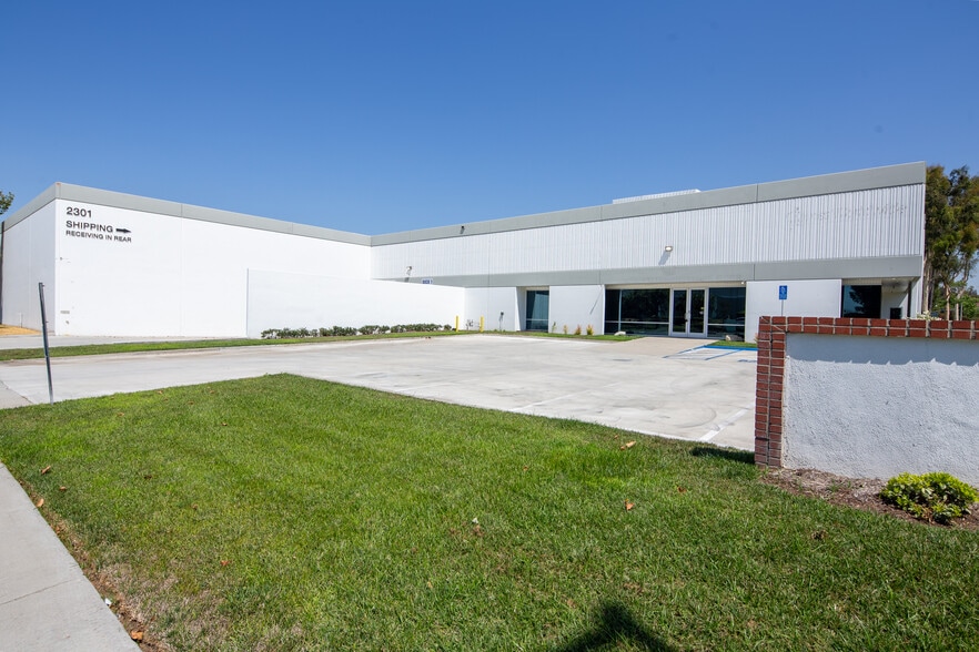 2301 Raymer Ave, Fullerton, CA for lease - Building Photo - Image 2 of 8