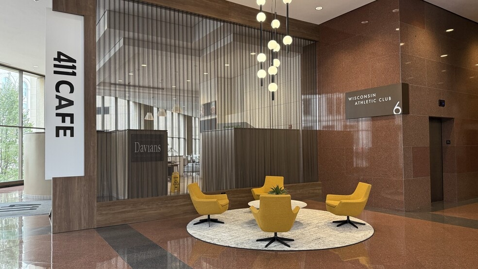 411 E Wisconsin Ave, Milwaukee, WI for lease - Interior Photo - Image 2 of 7