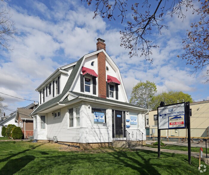 319 Willis Ave, Mineola, NY for sale - Primary Photo - Image 1 of 1