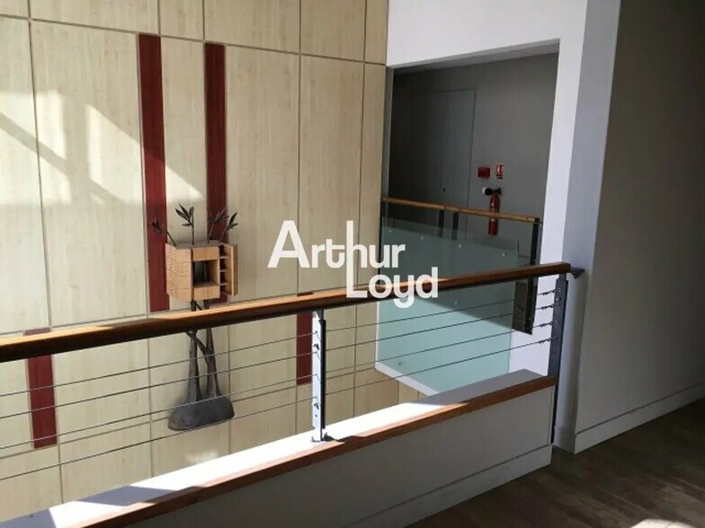 Office in SOPHIA ANTIPOLIS for lease - Building Photo - Image 3 of 14
