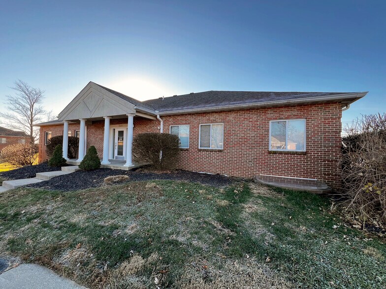 1660 Essex Way, O'Fallon, IL for lease - Building Photo - Image 1 of 8