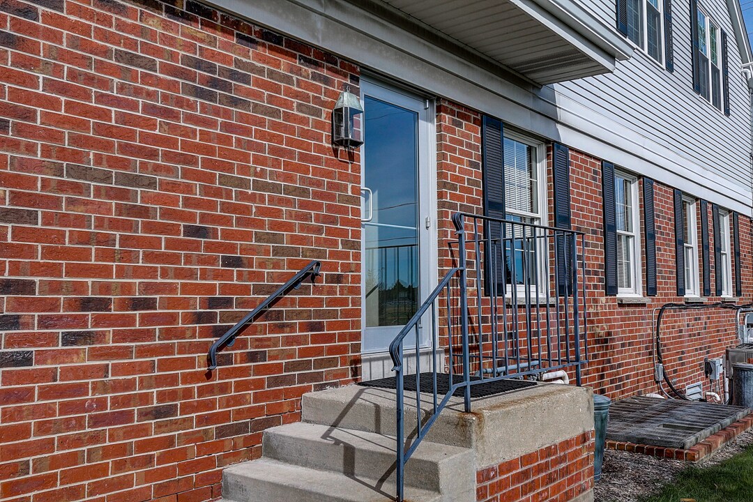 N79W14756 Appleton Ave, Menomonee Falls, WI for lease Building Photo- Image 1 of 9